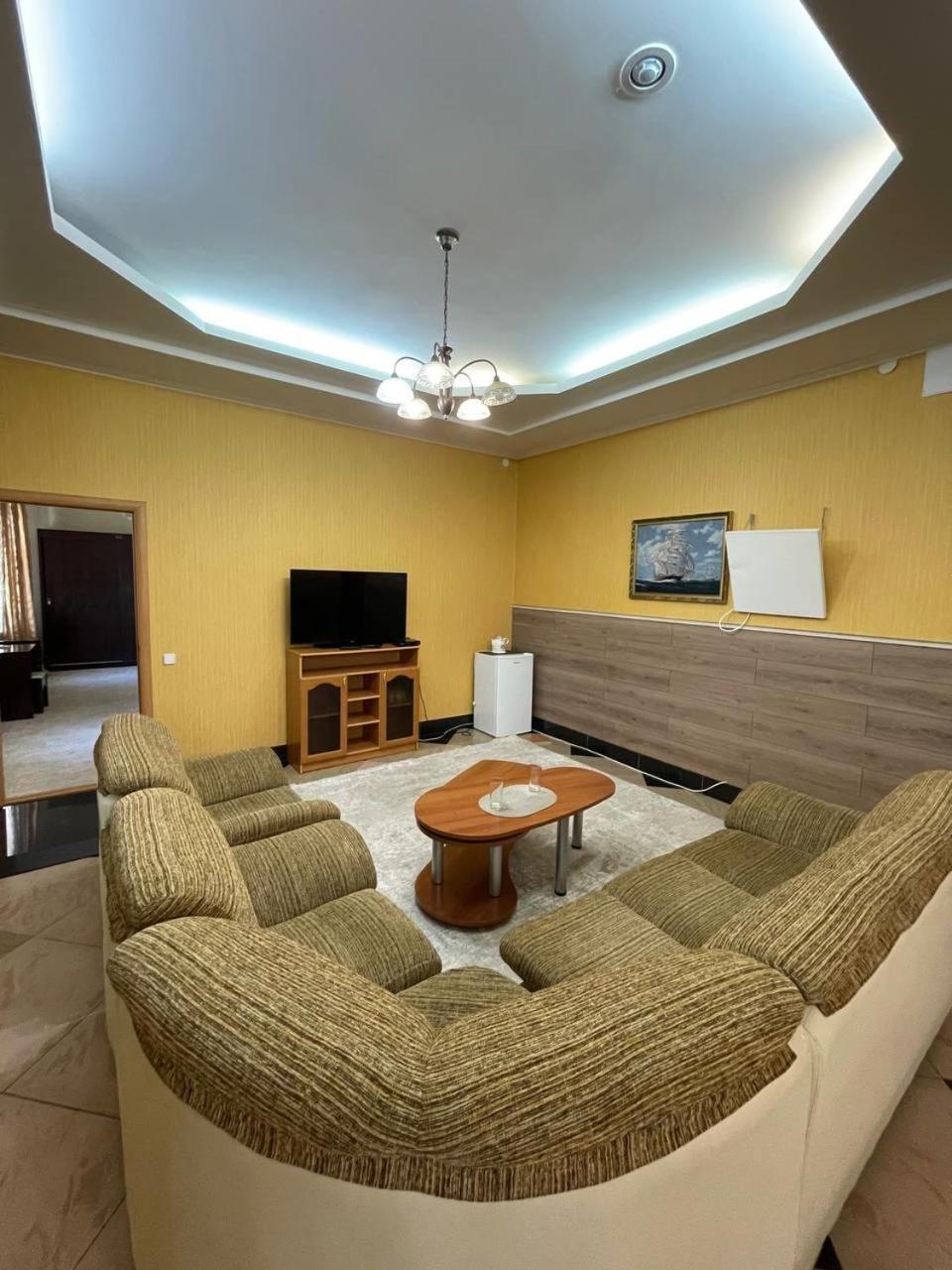 Shanyrak Hotel Temirtau Exterior foto